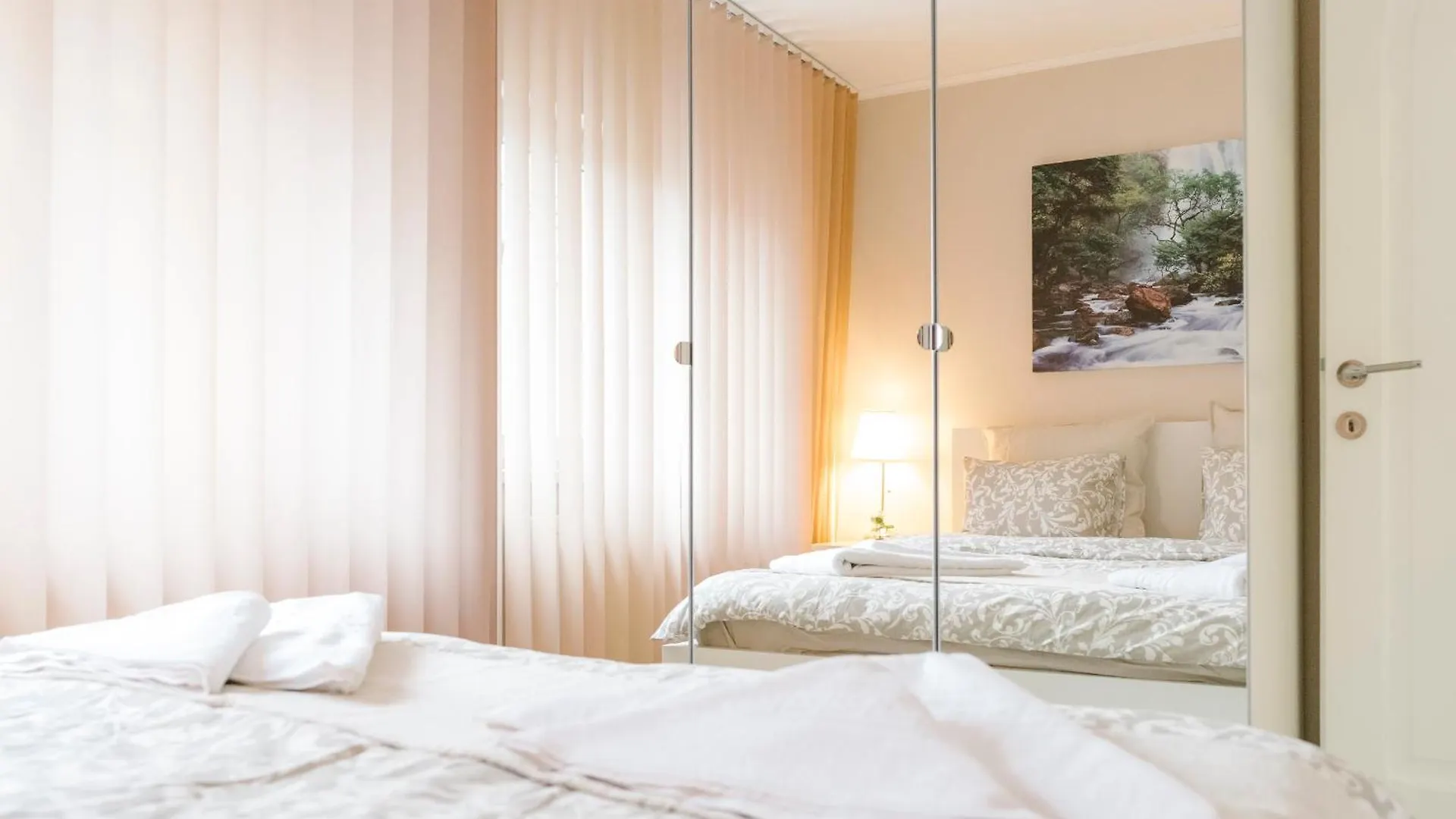 Zen Life Luxury Apartment - Herastrau Bukarest 0*,  Románia